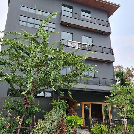 The Lantern Suites Ban Song Hong Εξωτερικό φωτογραφία
