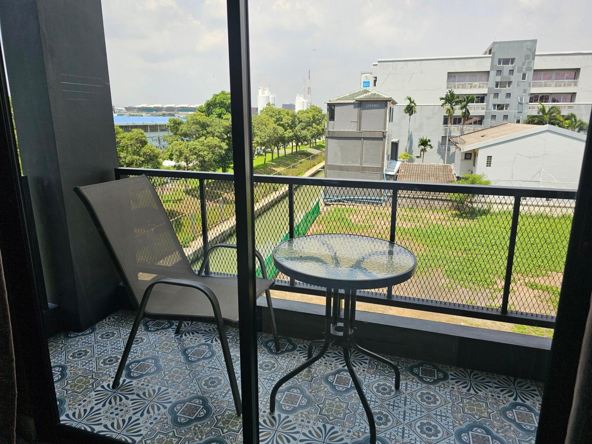 The Lantern Suites Ban Song Hong Εξωτερικό φωτογραφία