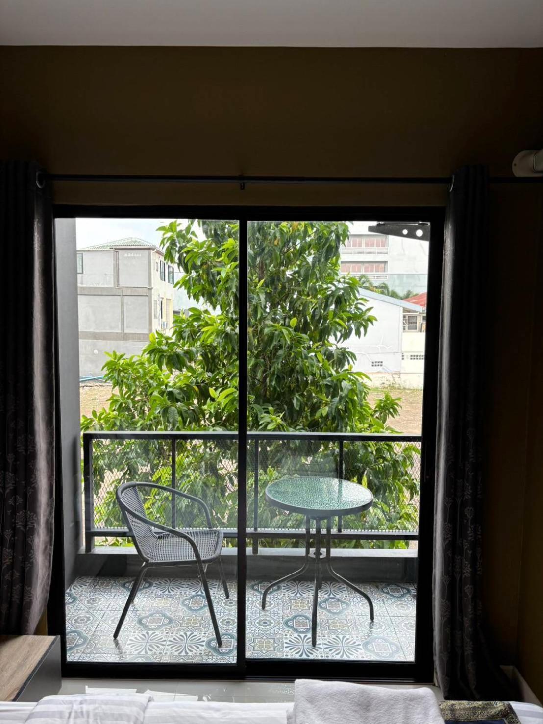 The Lantern Suites Ban Song Hong Εξωτερικό φωτογραφία